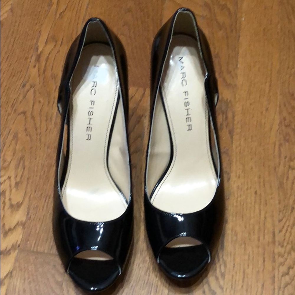 Only worn once gorgeous Marc Fisher black heels